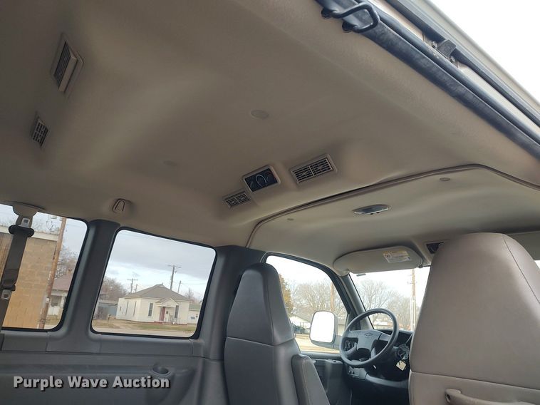 image for item DO3817 2004 Chevrolet Express 2500  van