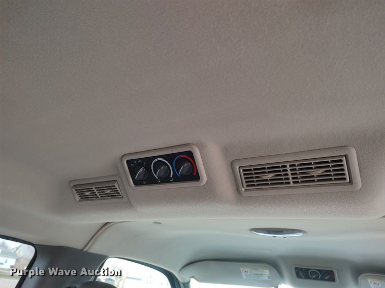 image for item DO3817 2004 Chevrolet Express 2500  van