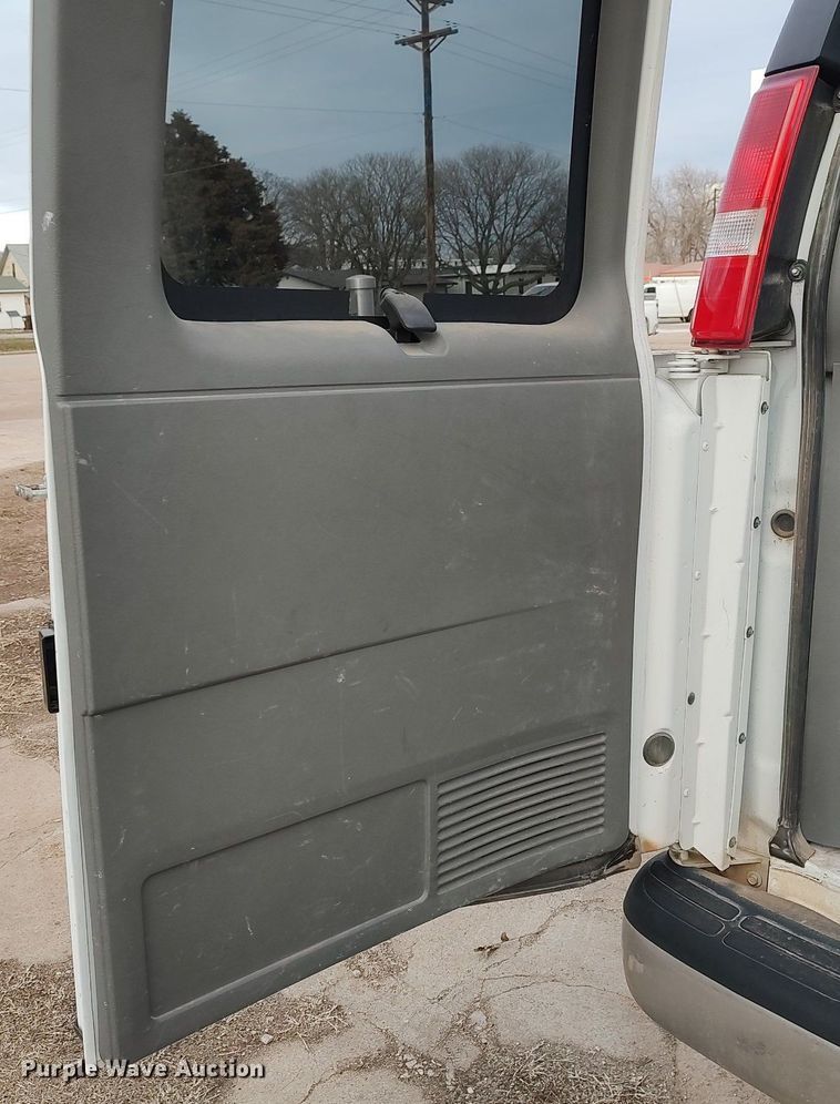 image for item DO3817 2004 Chevrolet Express 2500  van