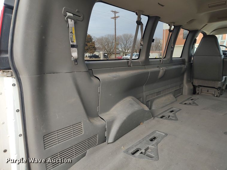 image for item DO3817 2004 Chevrolet Express 2500  van