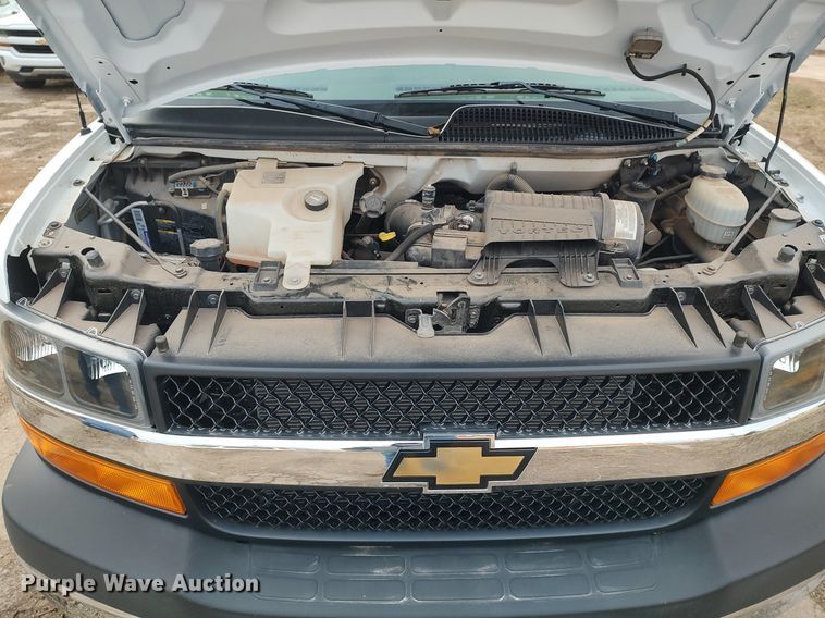 image for item DO3817 2004 Chevrolet Express 2500  van