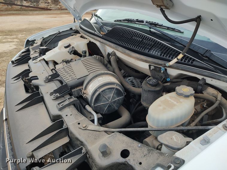 image for item DO3817 2004 Chevrolet Express 2500  van