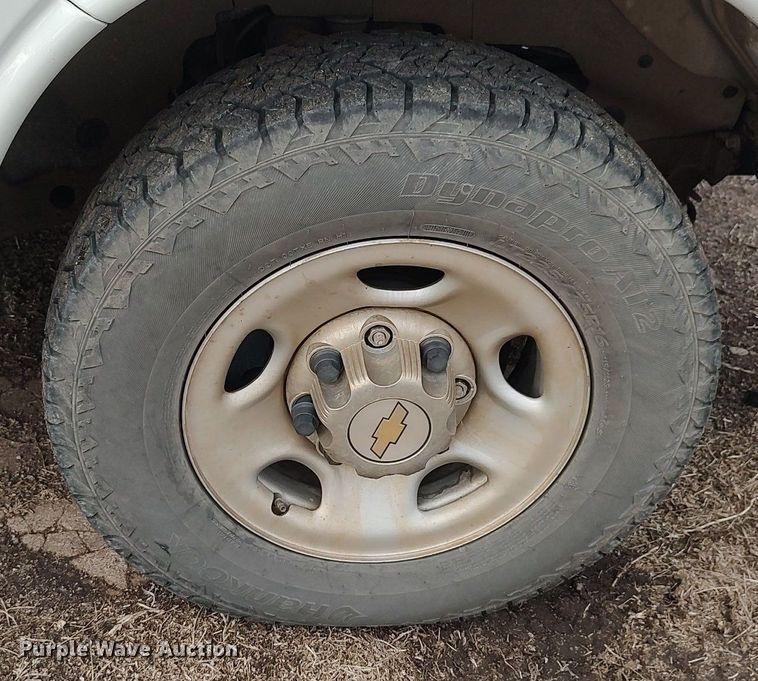 image for item DO3817 2004 Chevrolet Express 2500  van