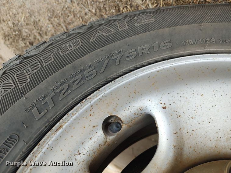 image for item DO3817 2004 Chevrolet Express 2500  van