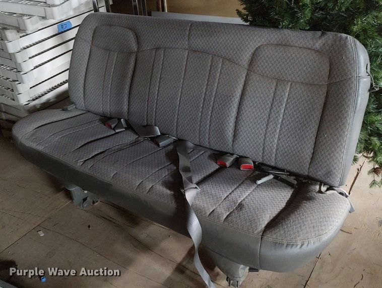 image for item DO3817 2004 Chevrolet Express 2500  van