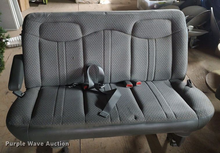 image for item DO3817 2004 Chevrolet Express 2500  van