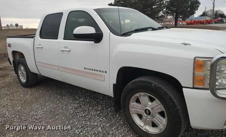 image for item DO3818 2009 Chevrolet Silverado 1500 LTZ  Crew Cab pickup truck