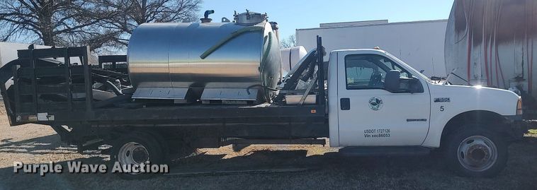 image for item DO3825 1999 Ford F550  flatbed truck