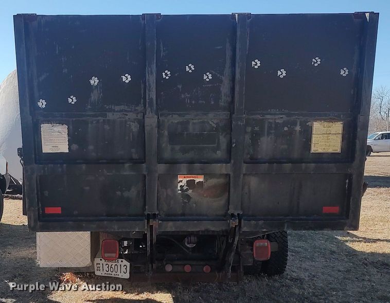 image for item DO3825 1999 Ford F550  flatbed truck