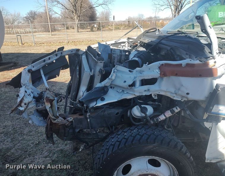 image for item DO3825 1999 Ford F550  flatbed truck