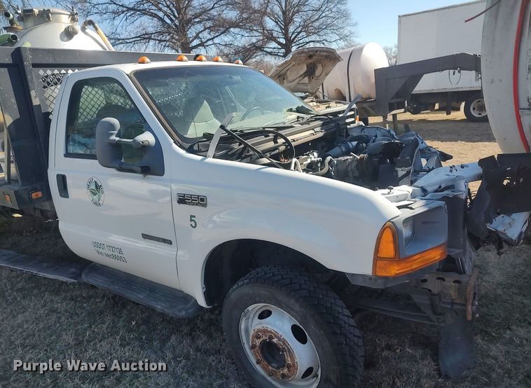 image for item DO3825 1999 Ford F550  flatbed truck