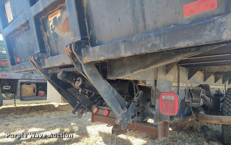 image for item DO3825 1999 Ford F550  flatbed truck