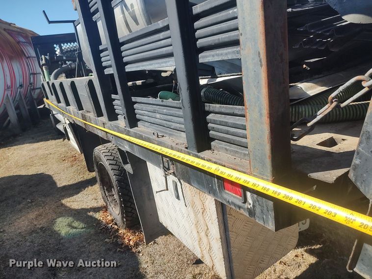 image for item DO3825 1999 Ford F550  flatbed truck