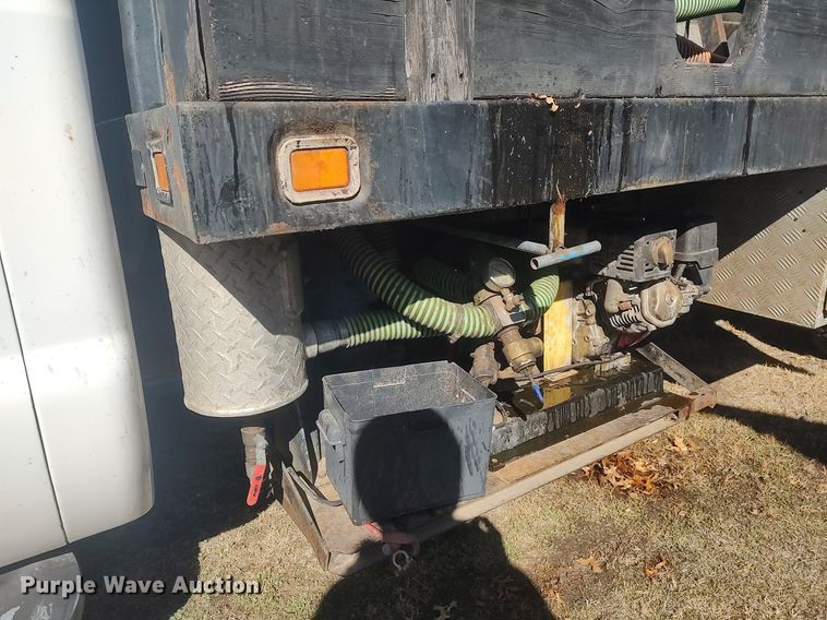 image for item DO3825 1999 Ford F550  flatbed truck