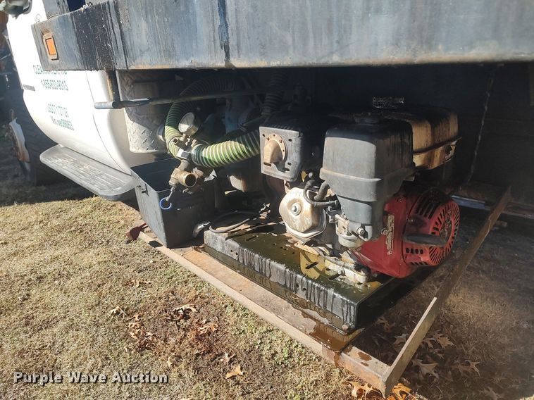 image for item DO3825 1999 Ford F550  flatbed truck