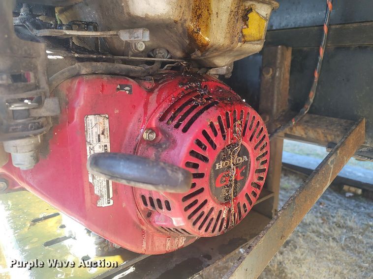 image for item DO3825 1999 Ford F550  flatbed truck