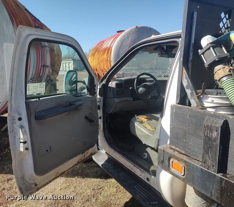 image for item DO3825 1999 Ford F550  flatbed truck