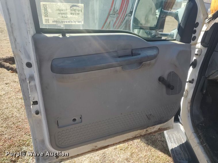 image for item DO3825 1999 Ford F550  flatbed truck