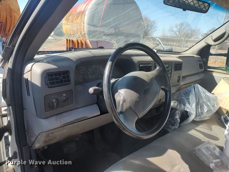 image for item DO3825 1999 Ford F550  flatbed truck