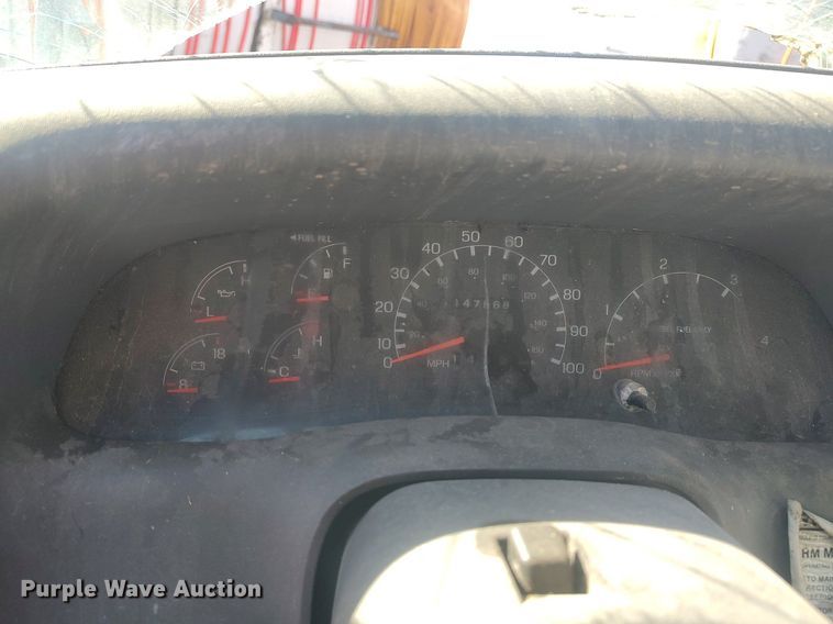 image for item DO3825 1999 Ford F550  flatbed truck