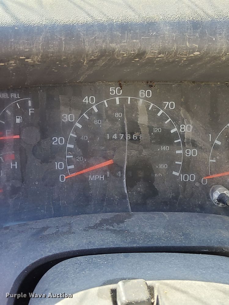 image for item DO3825 1999 Ford F550  flatbed truck