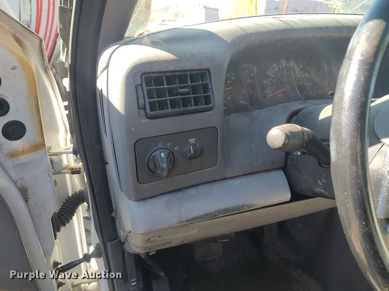 image for item DO3825 1999 Ford F550  flatbed truck