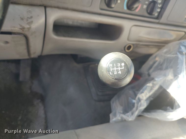 image for item DO3825 1999 Ford F550  flatbed truck