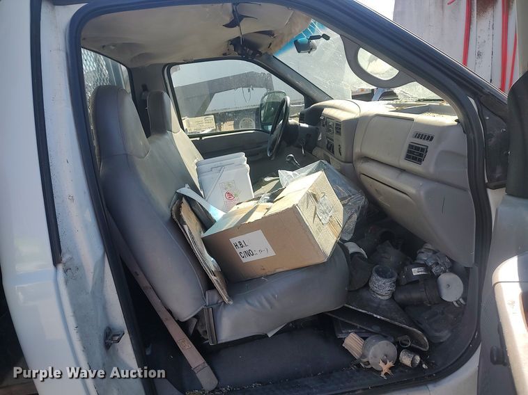 image for item DO3825 1999 Ford F550  flatbed truck