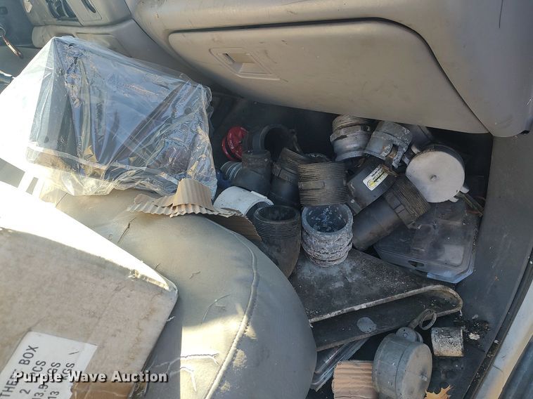 image for item DO3825 1999 Ford F550  flatbed truck