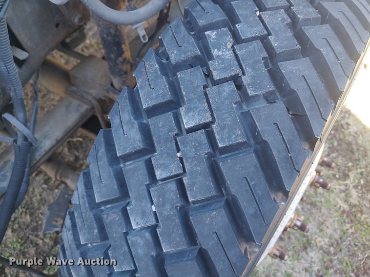 image for item DO3825 1999 Ford F550  flatbed truck