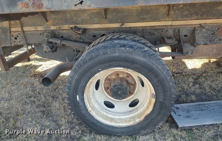 image for item DO3825 1999 Ford F550  flatbed truck