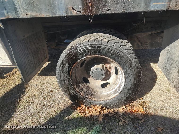 image for item DO3825 1999 Ford F550  flatbed truck