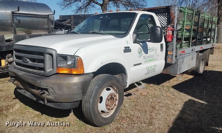 image for item DO3826 2001 Ford F550 Super Duty  flatbed truck