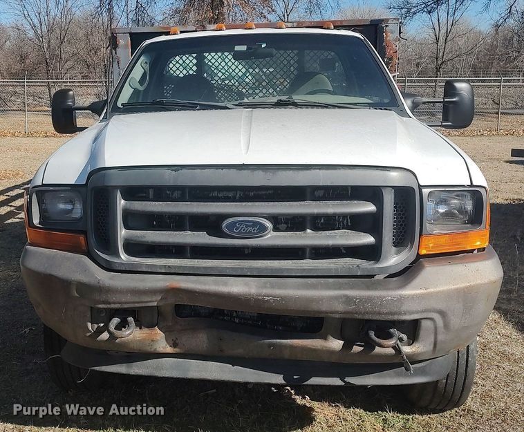 image for item DO3826 2001 Ford F550 Super Duty  flatbed truck