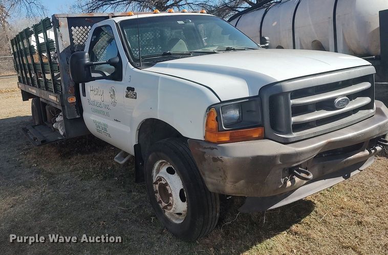 image for item DO3826 2001 Ford F550 Super Duty  flatbed truck