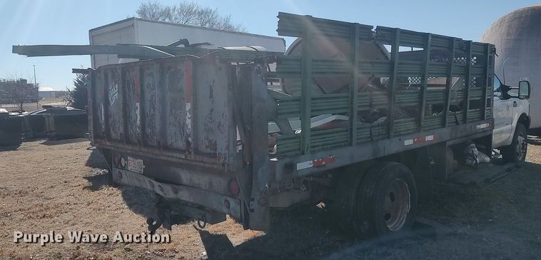 image for item DO3826 2001 Ford F550 Super Duty  flatbed truck