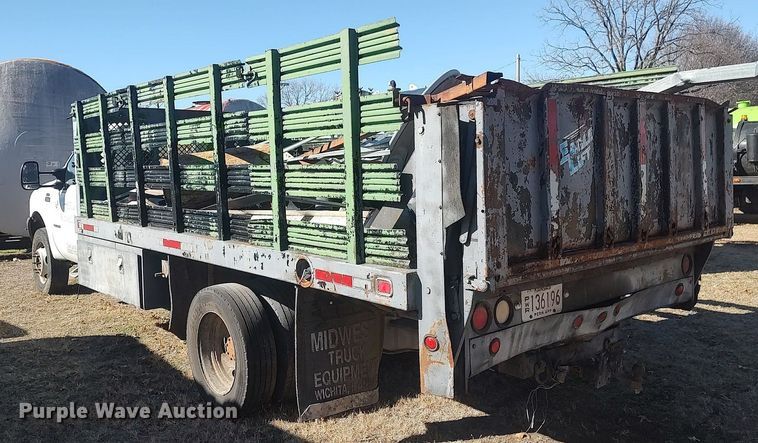 image for item DO3826 2001 Ford F550 Super Duty  flatbed truck