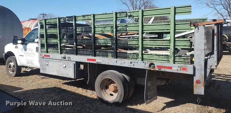 image for item DO3826 2001 Ford F550 Super Duty  flatbed truck