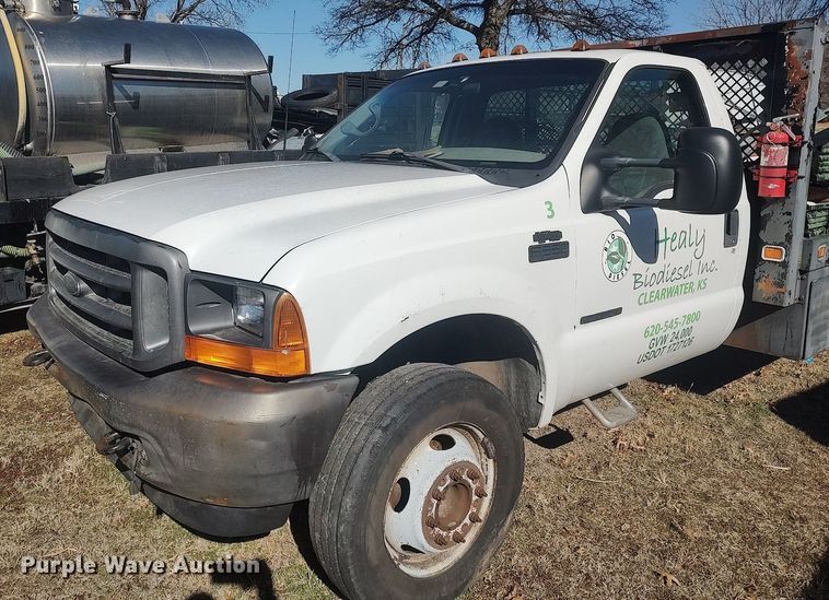 image for item DO3826 2001 Ford F550 Super Duty  flatbed truck