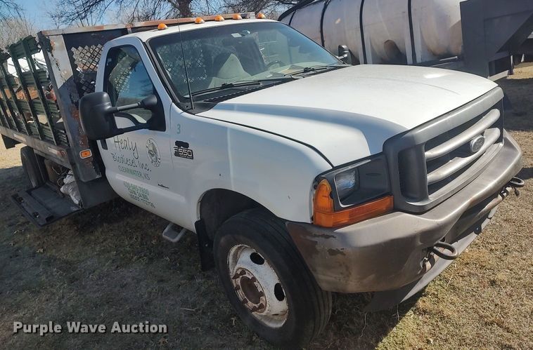 image for item DO3826 2001 Ford F550 Super Duty  flatbed truck