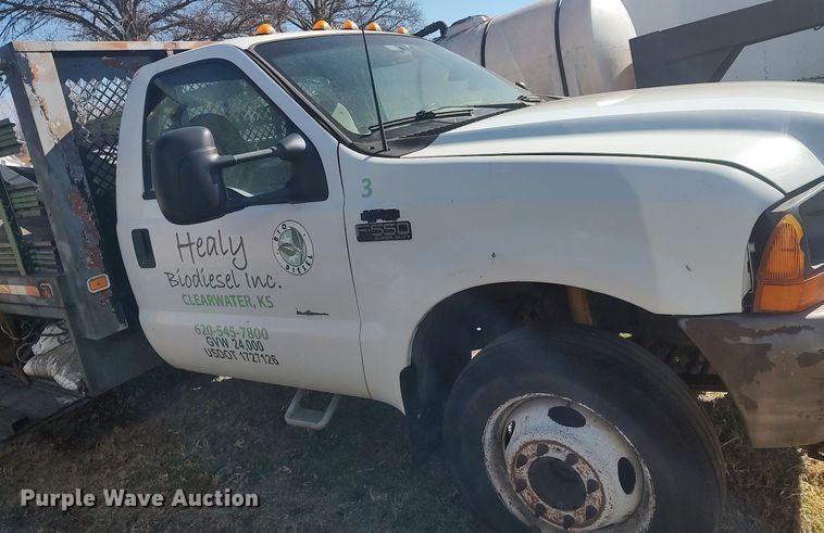 image for item DO3826 2001 Ford F550 Super Duty  flatbed truck