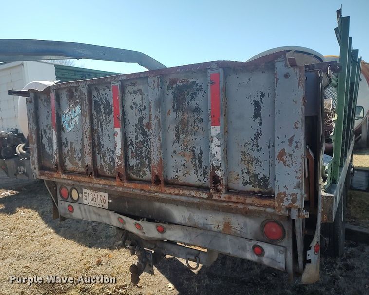 image for item DO3826 2001 Ford F550 Super Duty  flatbed truck