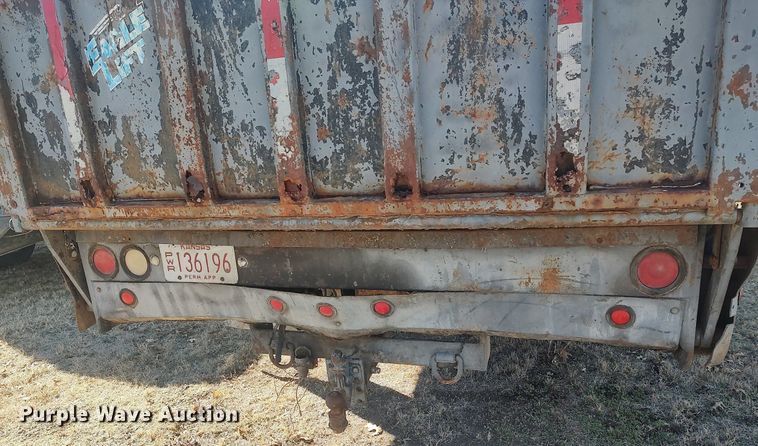 image for item DO3826 2001 Ford F550 Super Duty  flatbed truck