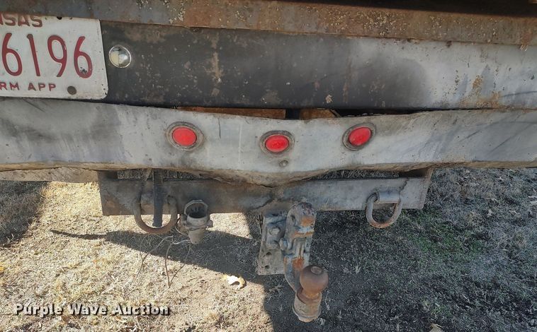 image for item DO3826 2001 Ford F550 Super Duty  flatbed truck