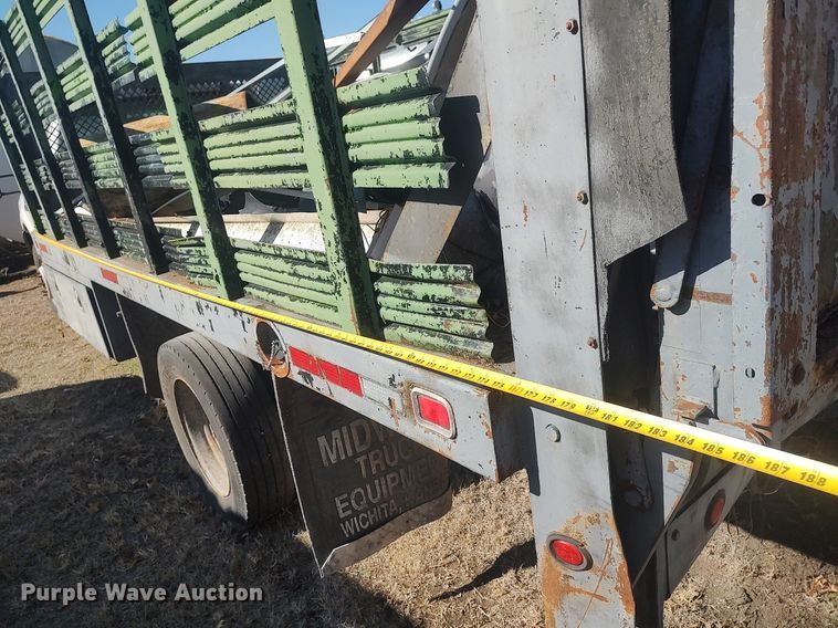 image for item DO3826 2001 Ford F550 Super Duty  flatbed truck