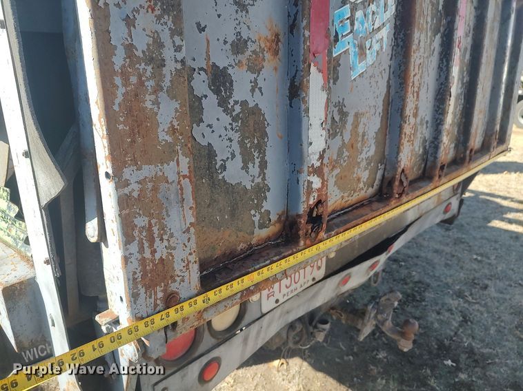 image for item DO3826 2001 Ford F550 Super Duty  flatbed truck