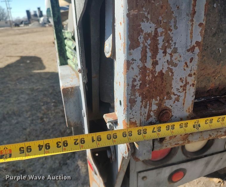 image for item DO3826 2001 Ford F550 Super Duty  flatbed truck