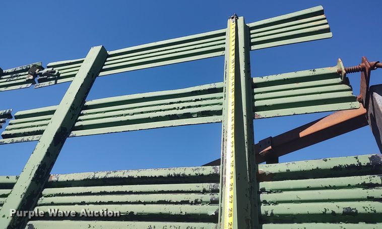 image for item DO3826 2001 Ford F550 Super Duty  flatbed truck