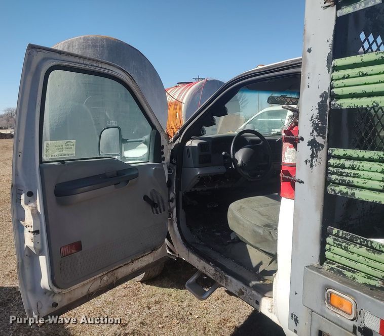 image for item DO3826 2001 Ford F550 Super Duty  flatbed truck