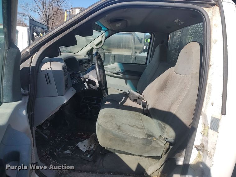 image for item DO3826 2001 Ford F550 Super Duty  flatbed truck